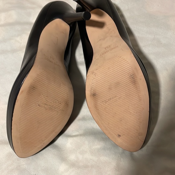 Nine West size 7, 4” heels - Picture 3 of 3